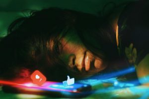 A woman lying beside a phone. Photo by Andre Moura.